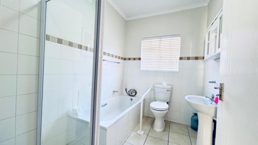 2 Bedroom Property for Sale in Minerva Gardens Northern Cape